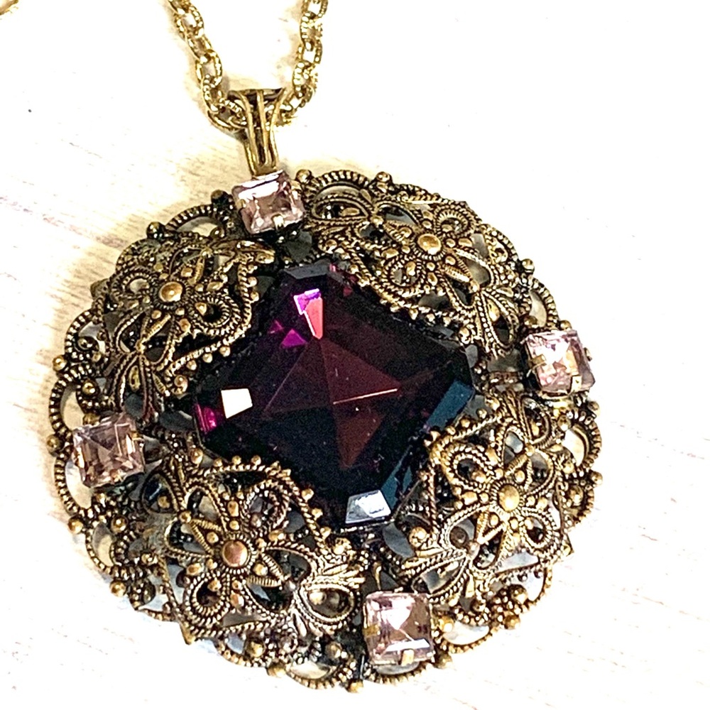 Vintage-Inspired Gold Pendant Necklace with Purple Crystal